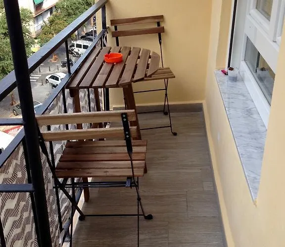 Near Arts & Science アパート